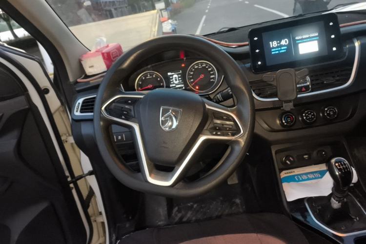 Used Baojun 730 2021 1.5L Manual Fashion Version 7 Seats Steering Wheel