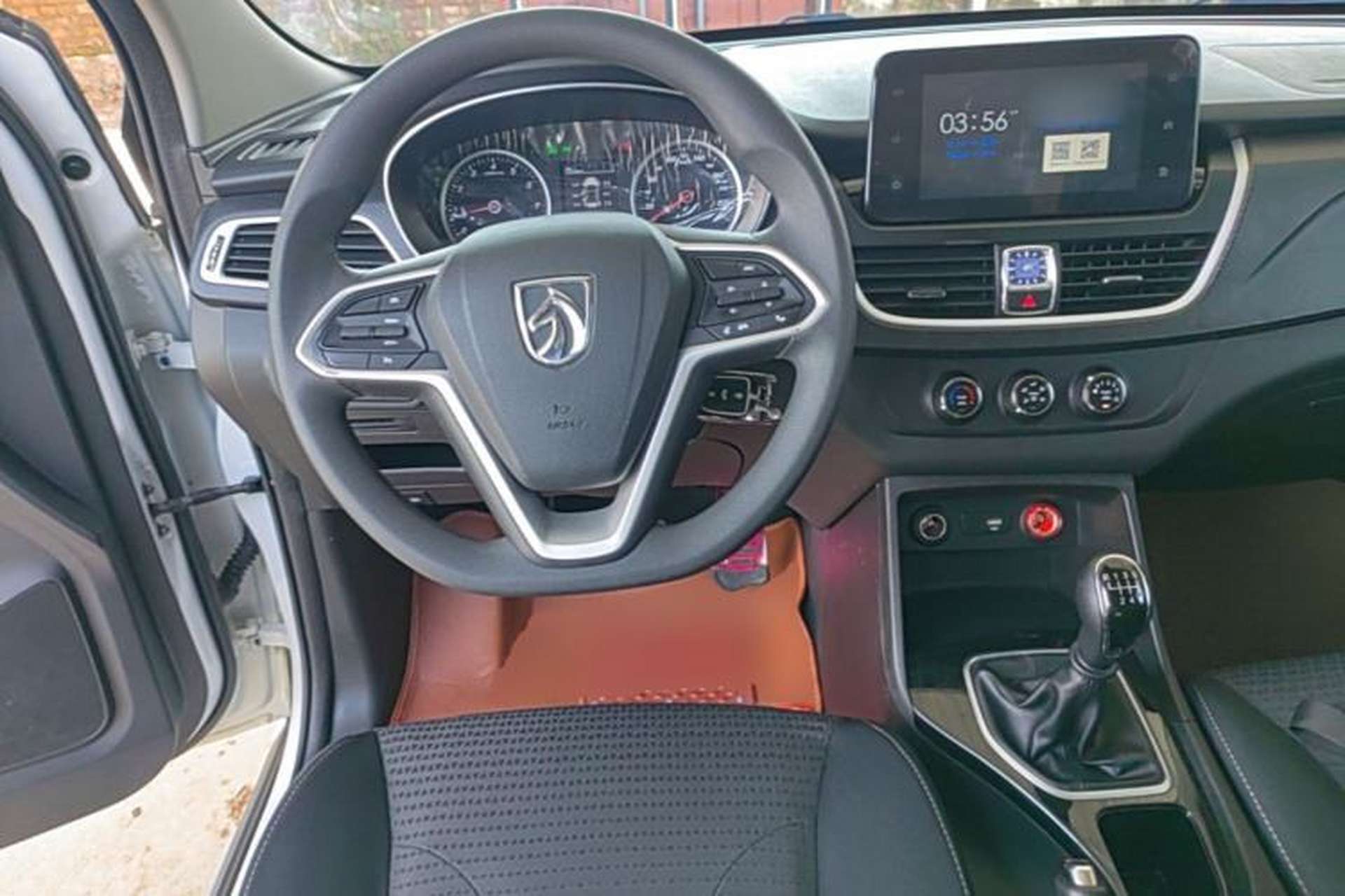 Used Baojun 730 2021 1.5L Manual Fashion Version 7 Seats Steering Wheel