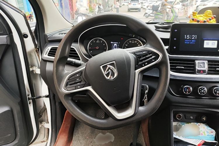 Used Baojun 730 2021 1.5L Manual Fashion Version 7 Seats Steering Wheel