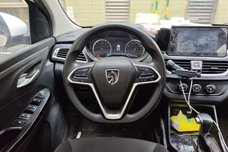 Used Baojun 730 2021 1.5T CVT Fashion Version 7 Seats Steering Wheel