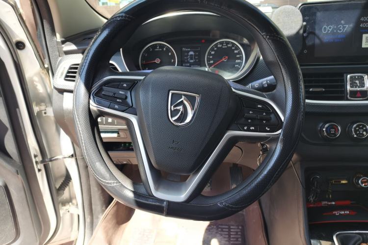 Used Baojun 730 2021 1.5L Manual Fashion Version 7 Seats Steering Wheel