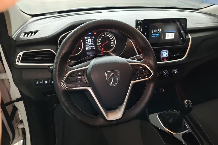 Used Baojun 730 2021 1.5L Manual Fashion Version 7 Seats Steering Wheel