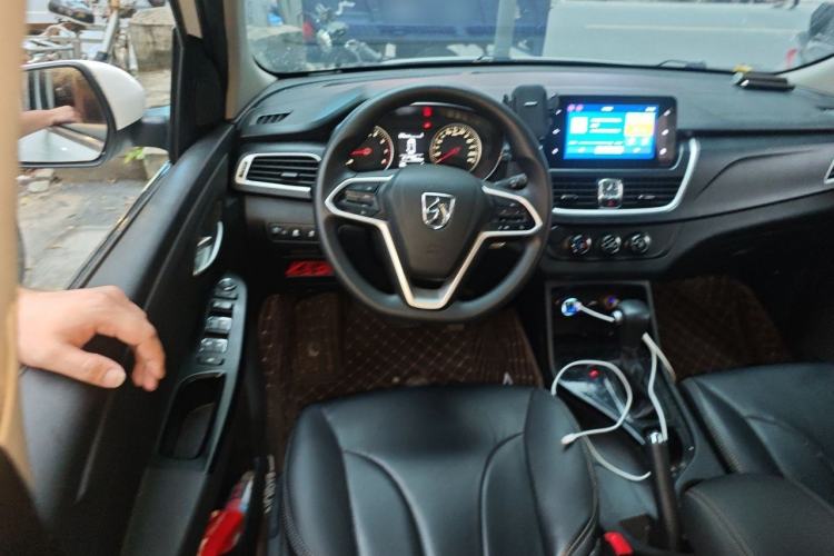 Used Baojun 730 2021 1.5T CVT Fashion Version 7 Seats Steering Wheel