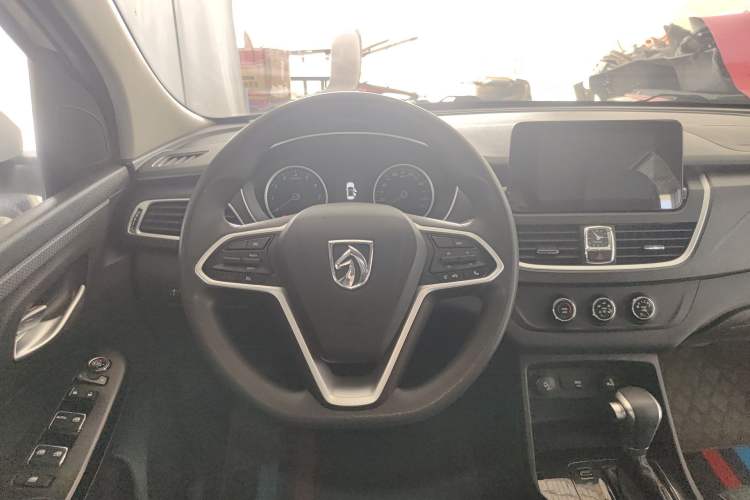Used Baojun 730 2021 1.5T CVT Fashion Version 7 Seats Steering Wheel