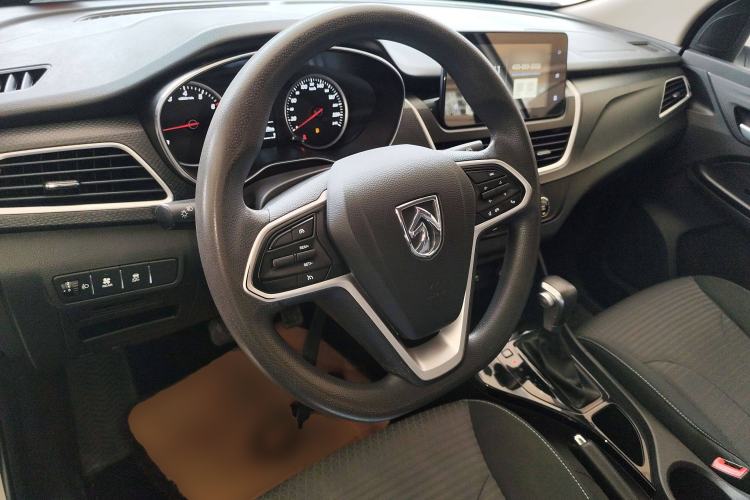 Used Baojun 730 2021 1.5T CVT Fashion Version 7 Seats Steering Wheel