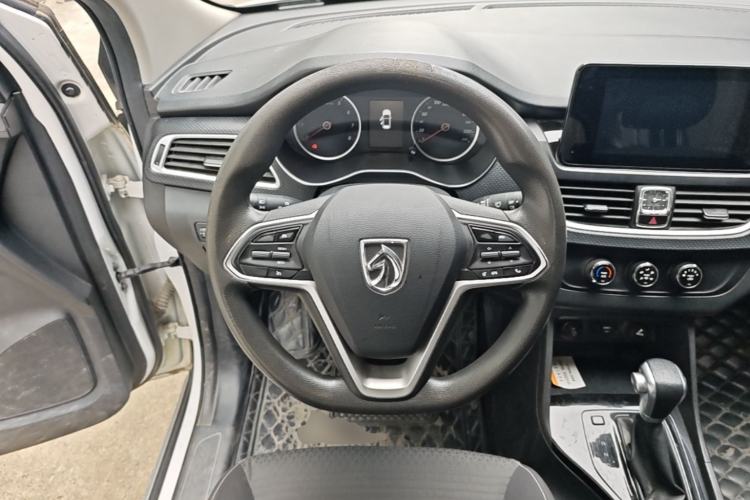 Used Baojun 730 2021 1.5T CVT Fashion Version 7 Seats Steering Wheel