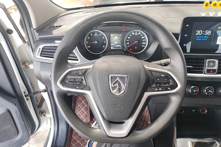 Used Baojun 730 2021 1.5L Manual Fashion Version 7 Seats Steering Wheel