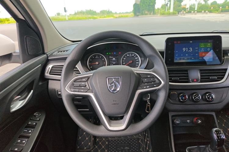 Used Baojun 730 2021 1.5L Manual Fashion Version 7 Seats Steering Wheel