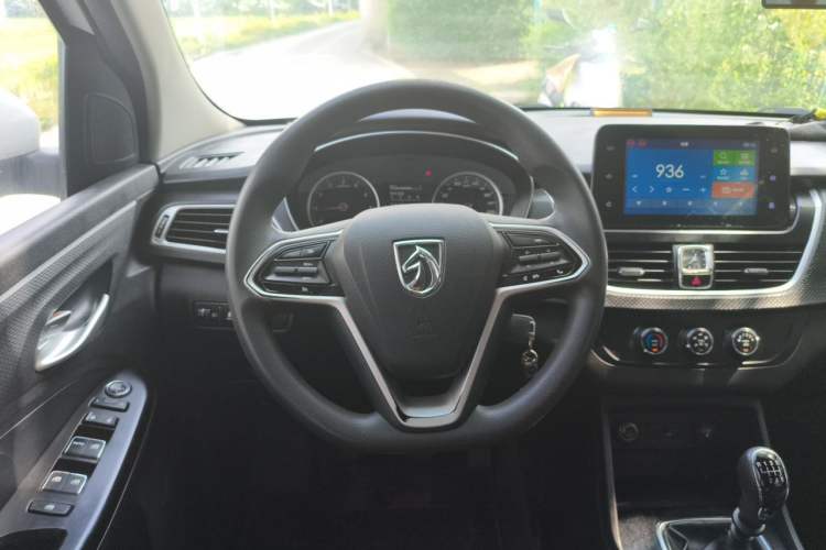 Used Baojun 730 2021 1.5L Manual Fashion Version 7 Seats Steering Wheel