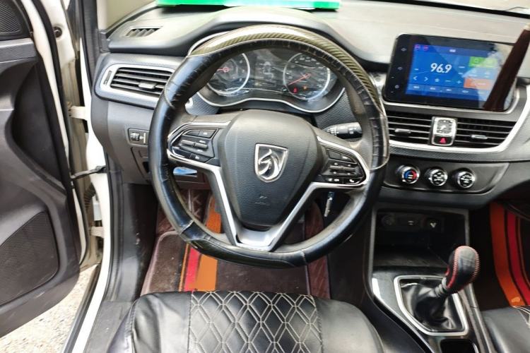 Used Baojun 730 2021 1.5L Manual Fashion Version 7 Seats Steering Wheel