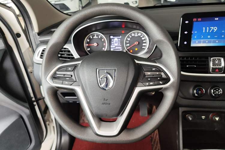 Used Baojun 730 2021 1.5L Manual Fashion Version 7 Seats Steering Wheel