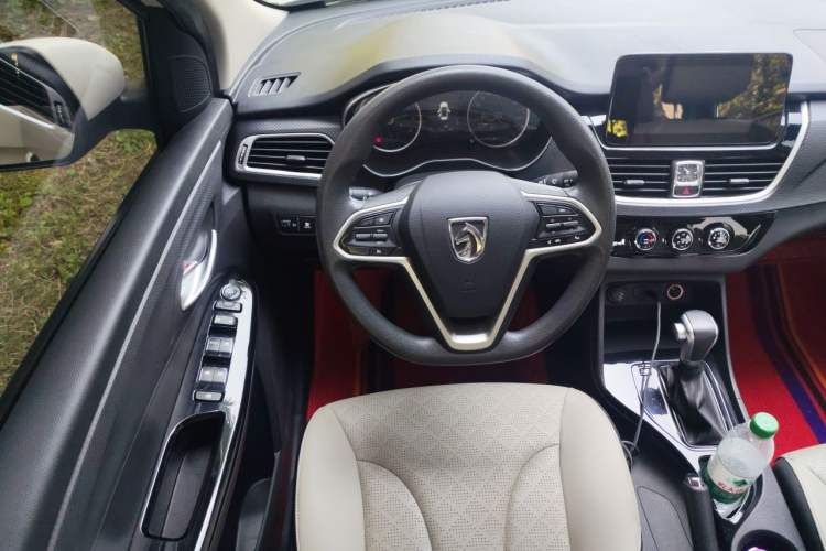 Used Baojun 730 2021 1.5T CVT Fashion Version 7 Seats Steering Wheel