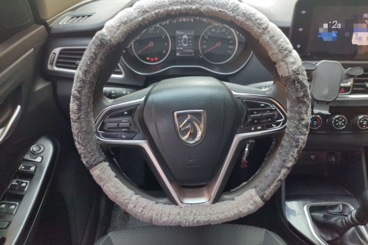 Used Baojun 730 2021 1.5L Manual Fashion Version 7 Seats Steering Wheel