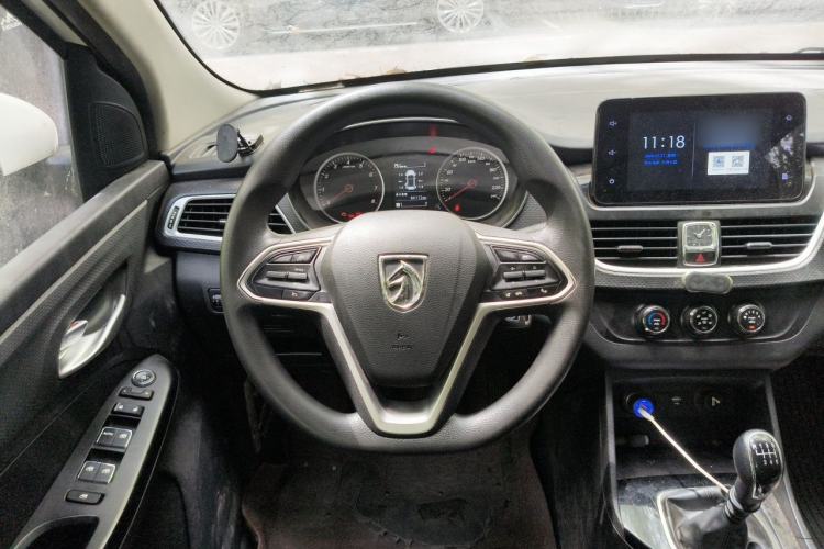 Used Baojun 730 2021 1.5L Manual Fashion Version 7 Seats Steering Wheel
