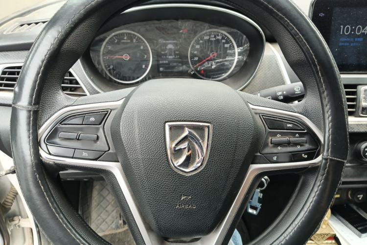 Used Baojun 730 2021 1.5L Manual Fashion Version 7 Seats Steering Wheel