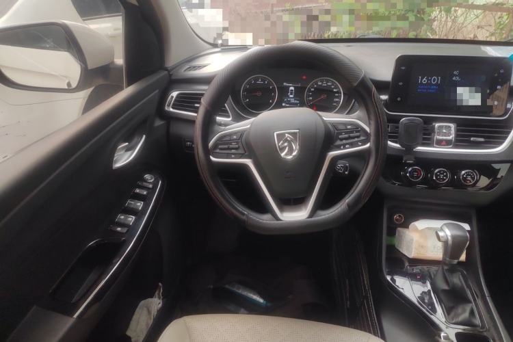 Used Baojun 730 2021 1.5T CVT Fashion Version 7 Seats Steering Wheel