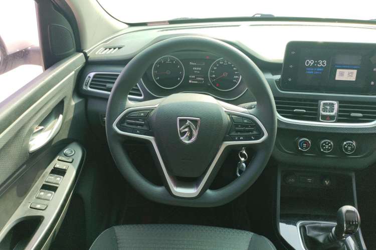Used Baojun 730 2021 1.5T Manual Fashion Version 7 Seats Steering Wheel