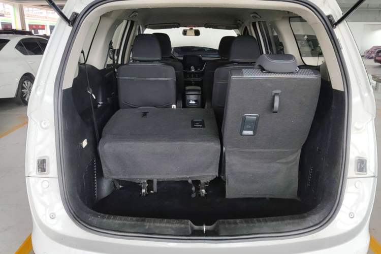 Used Baojun 730 2021 1.5L Manual Fashion Version 7 Seats Trunk