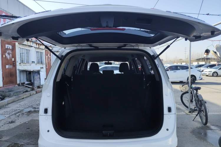 Used Baojun 730 2021 1.5T CVT Fashion Version 7 Seats Trunk