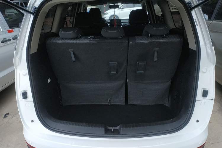 Used Baojun 730 2021 1.5T Manual Fashion Version 7 Seats Trunk