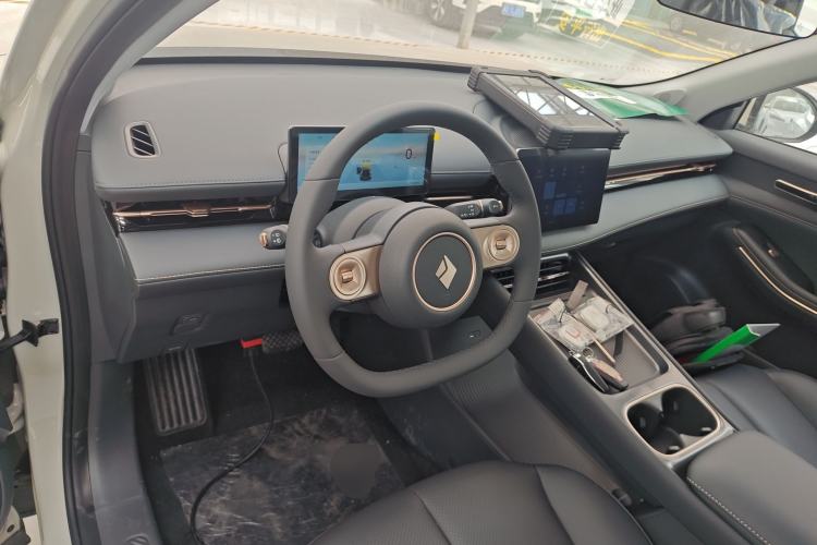 Used Baojun E6 2026 Model 500km Enjoyment Edition Center Console