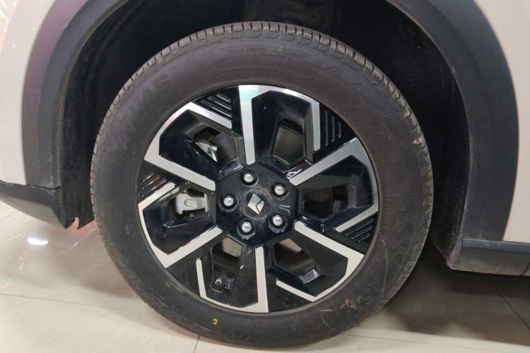 Used Baojun E6 2026 Model 500km Enjoyment Edition Left Front Wheel Hub
