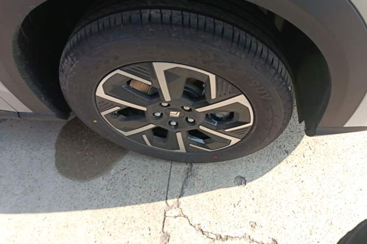 Used Baojun E6 2026 Model 500km Enjoyment Edition Right Front Wheel Hub