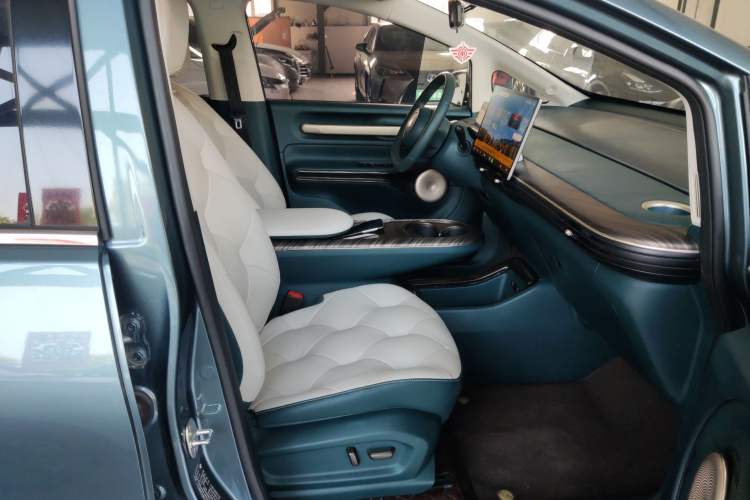 Used Baojun Cloud 2023 460 Max Right Front Seat