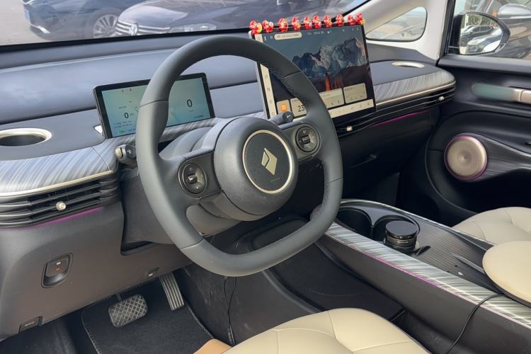 Used Baojun Cloud 2023 460 Max Interior 1