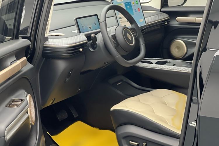 Used Baojun Cloud 2023 460 Max Interior 3
