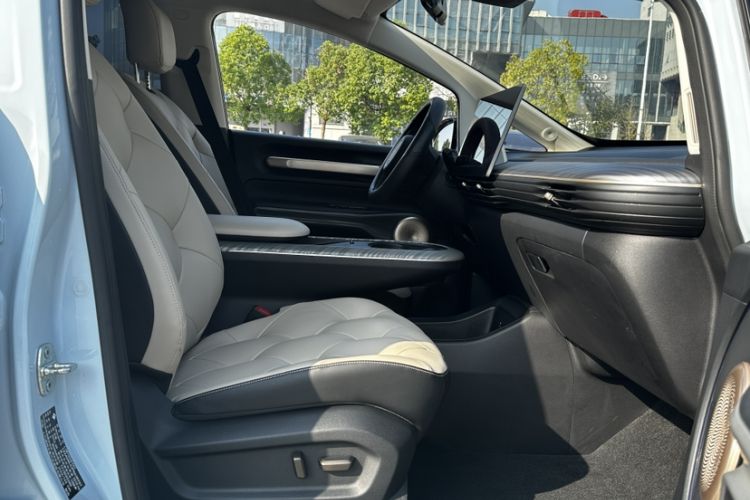 Used Baojun Cloud 2023 460 Pro Interior 1