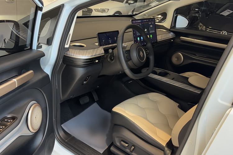 Used Baojun Cloud 2023 460 Max Lingxi Version Interior 2