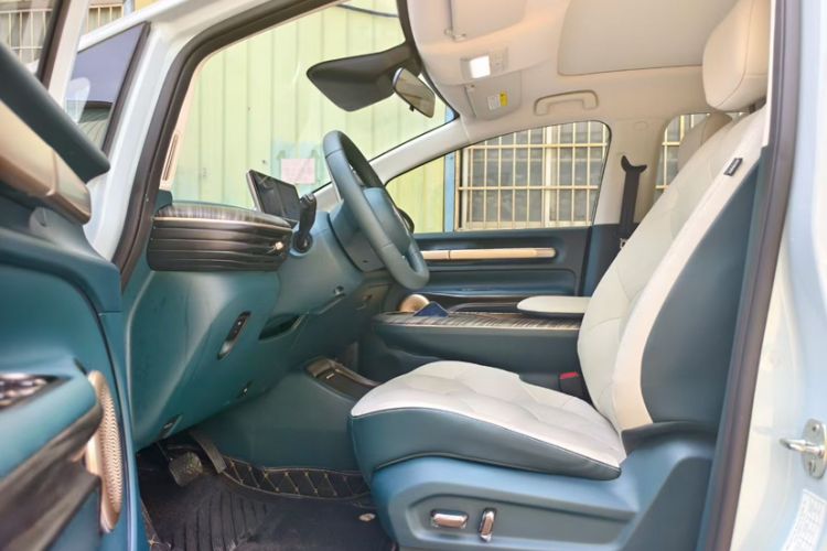 Used Baojun Cloud 2023 460 Max Lingxi Version Interior 2