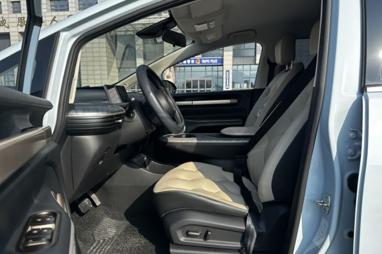 Used Baojun Cloud 2023 460 Pro Interior 3