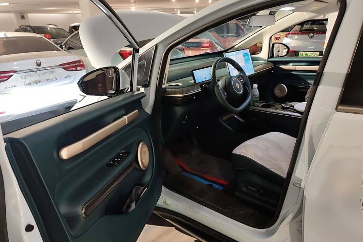 Used Baojun Cloud 2023 460 Pro Interior 3