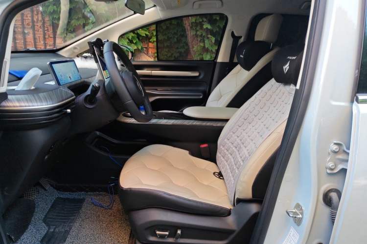 Used Baojun Cloud 2023 460 Max Left Front Seat