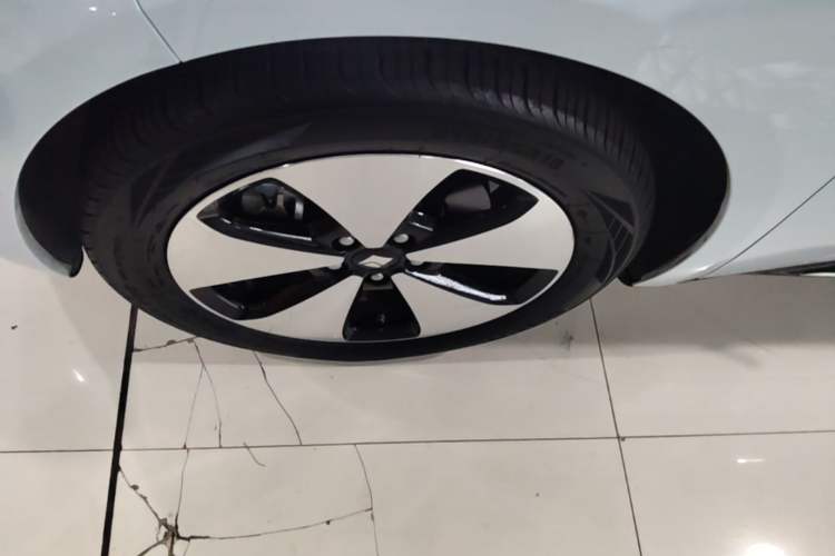 Used Baojun Cloud 2023 460 Pro Lingxi Version Left Front Wheel Hub