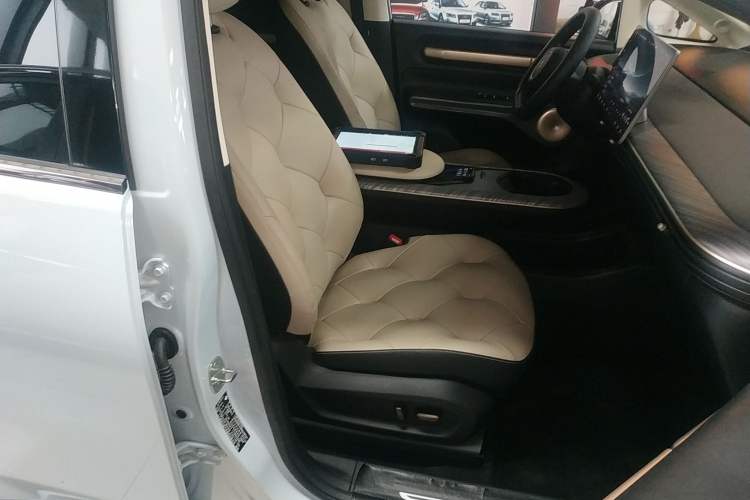 Used Baojun Cloud 2023 460 Pro Right Front Seat