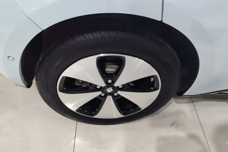 Used Baojun Cloud 2023 460 Pro Lingxi Version Right Rear Wheel Hub