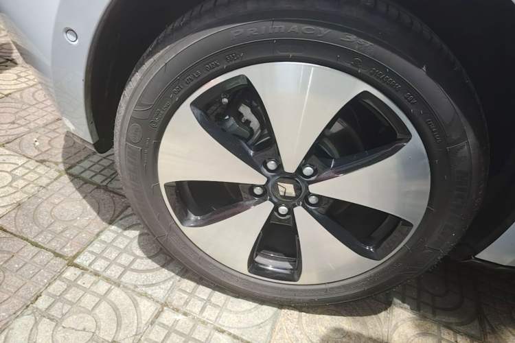 Used Baojun Cloud 2023 460 Max Lingxi Version Right Rear Wheel Hub