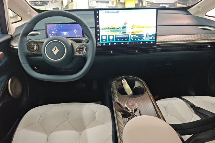 Used Baojun Cloud 2023 460 Pro Center Console