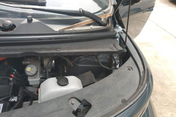Used Baojun Cloud 2023 460 Pro Engine Bay Left