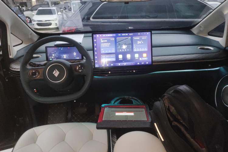 Used Baojun Cloud 2023 460 Max Interior 2