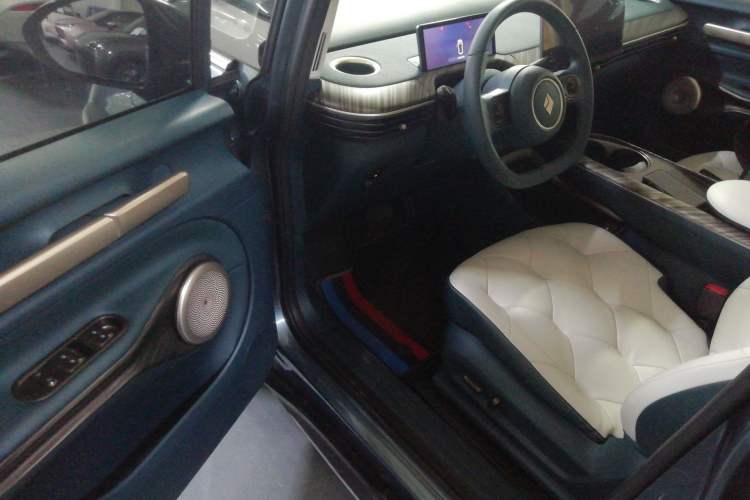 Used Baojun Cloud 2023 460 Max Lingxi Version Interior 3