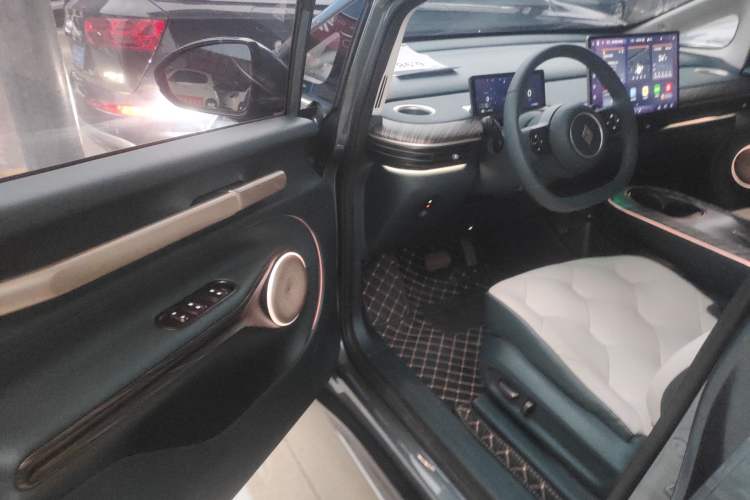 Used Baojun Cloud 2023 460 Max Interior 3