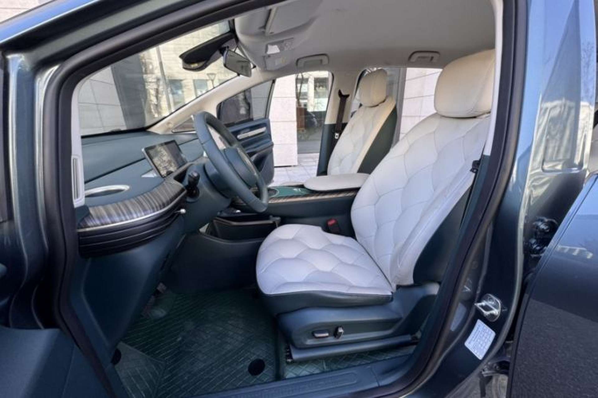 Used Baojun Cloud 2023 460 Pro Interior 4