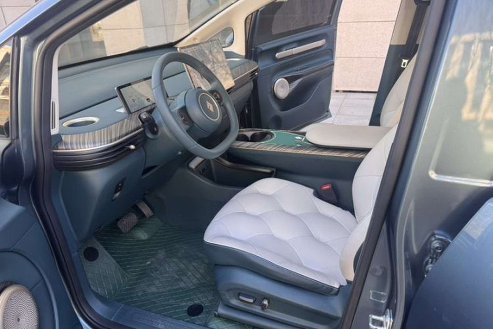 Used Baojun Cloud 2023 460 Pro Interior 5