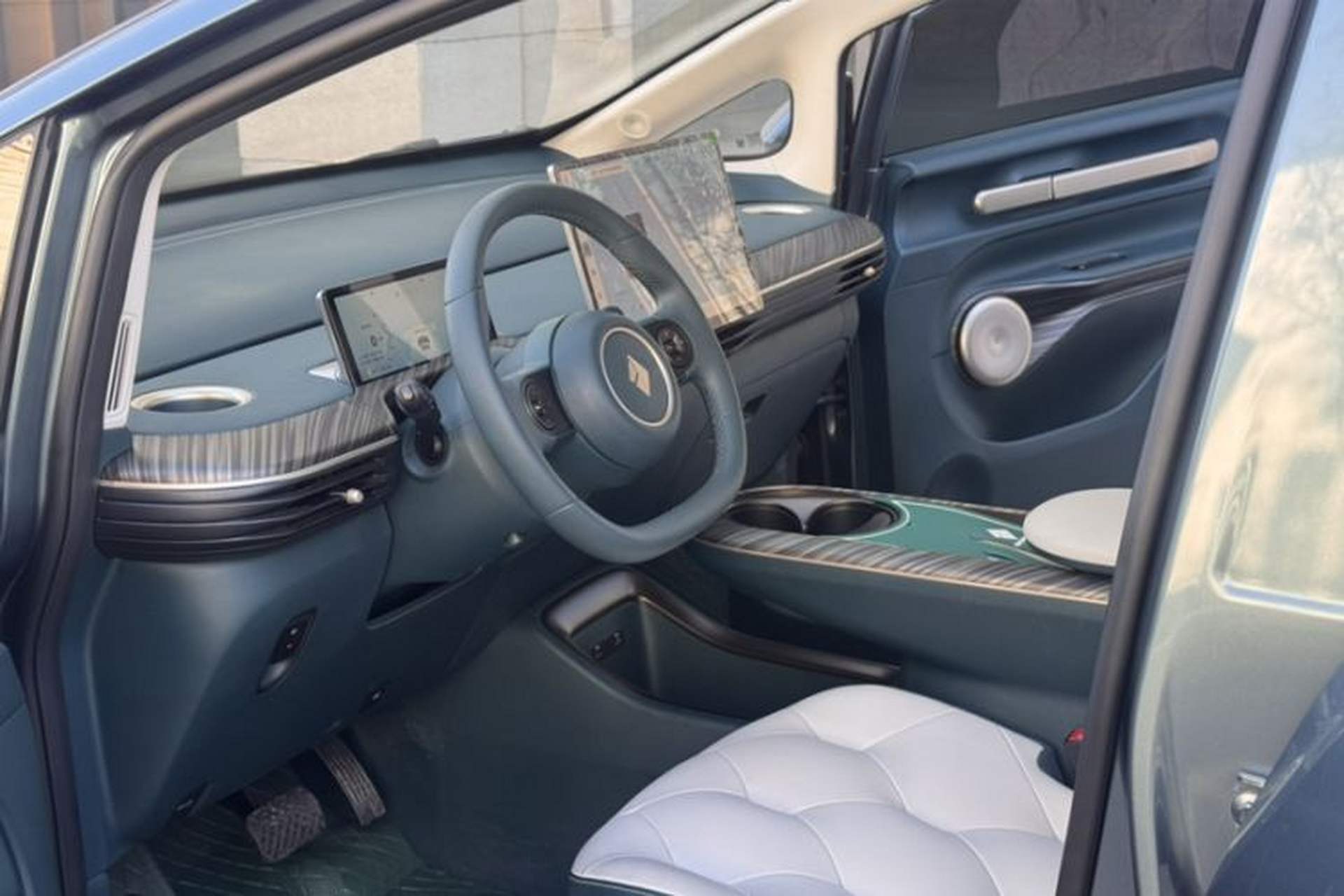 Used Baojun Cloud 2023 460 Pro Interior 6