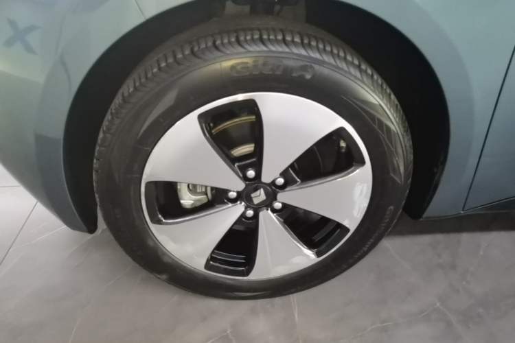 Used Baojun Cloud 2023 460 Max Left Front Wheel Hub