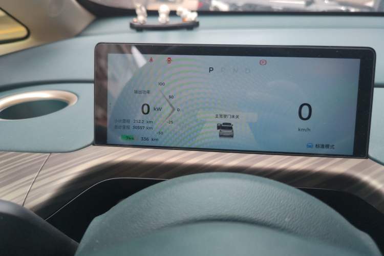 Used Baojun Cloud 2023 460 Pro Odometer Close Up